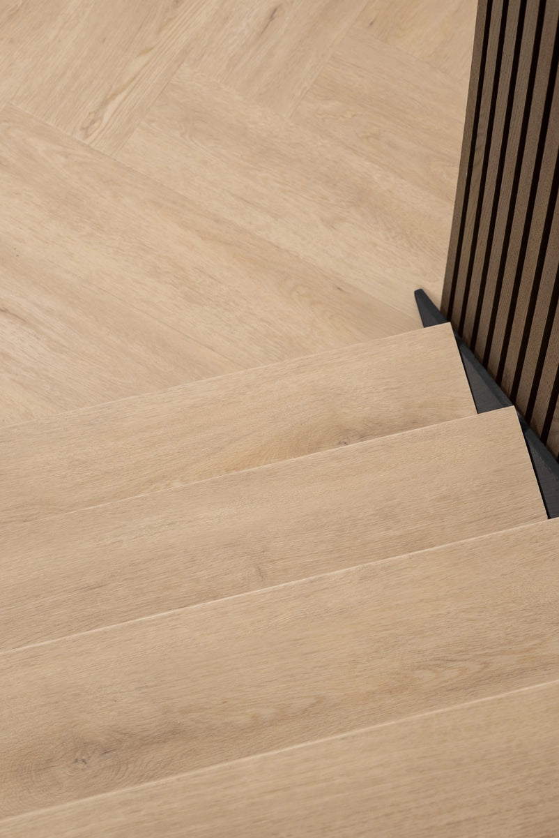 Floer Trap Overzettreden – Grijsbeige Eiken Ondertrede