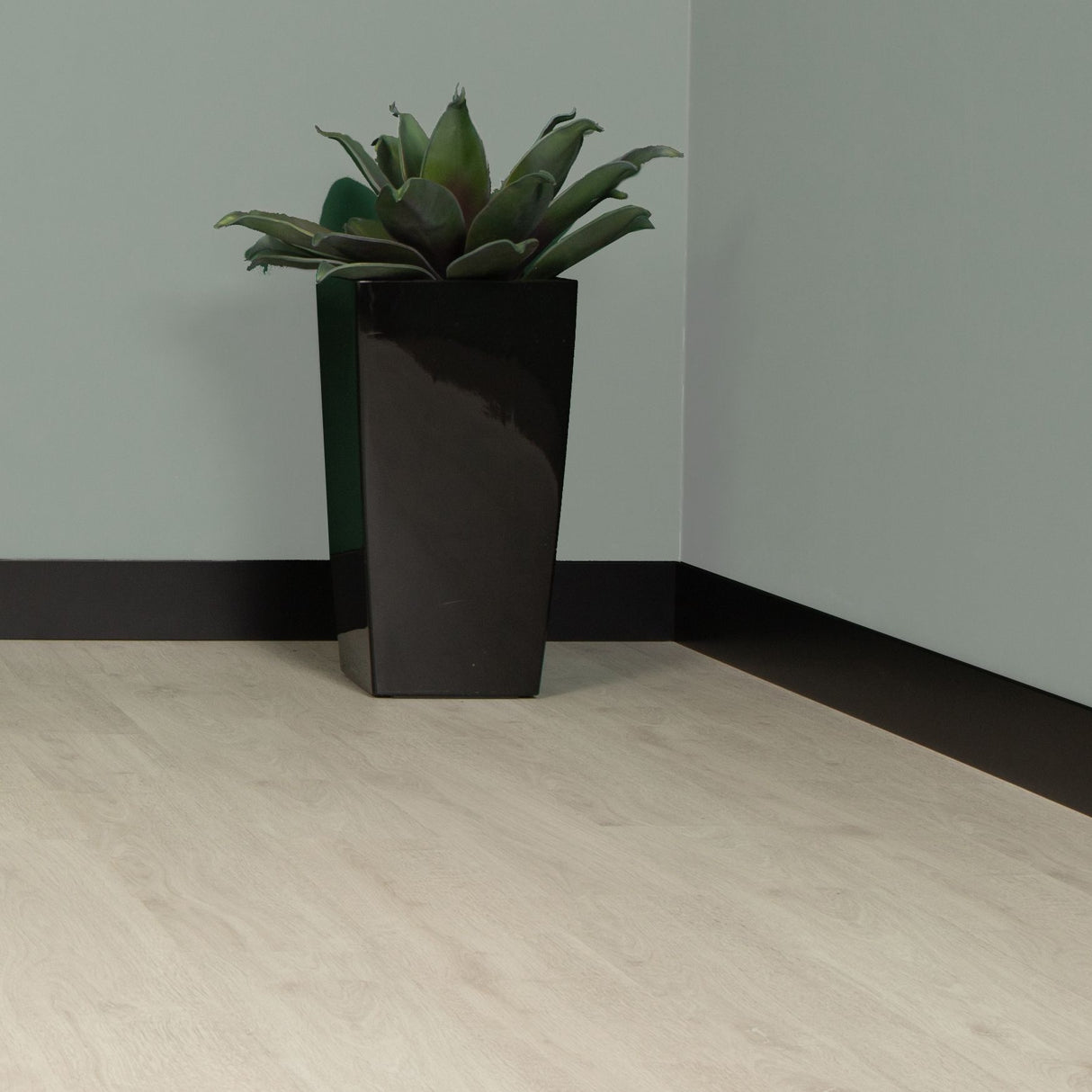 MDF Moderne plint 90x12 voorgelakt RAL 9005