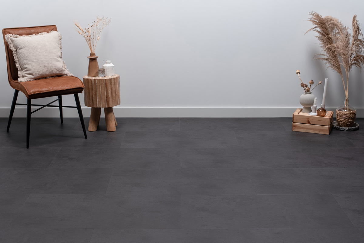 Floer Klik PVC Tegel - Betonlook Zwart
