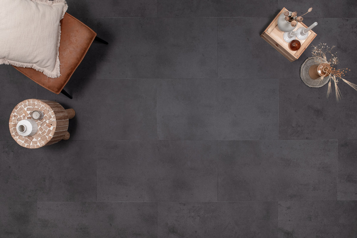 Floer Klik PVC Tegel - Betonlook Zwart