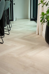 mFLOR Plak PVC Parva Broad Leaf Visgraat - Light Sycamore 40810